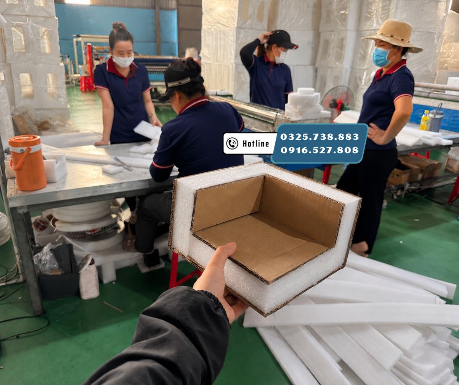 Thùng Carton Chèn Xốp Foam Định Hình – Chống Sốc An Toàn